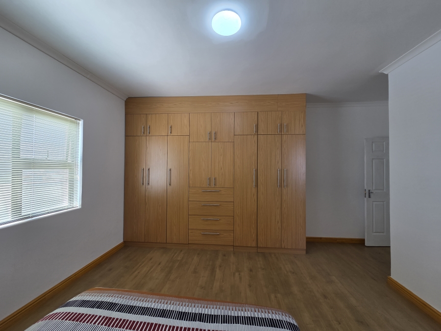 4 Bedroom Property for Sale in Harbour Lights Western Cape